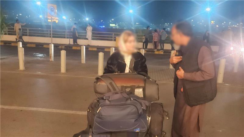 Afghanen fliegen aus Pakistan nach Deutschland. 