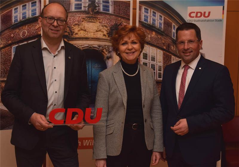 „After Work Talk“ (von links): CDU-Bürgermeisterkandidat Sönke Hartlef, Justizministerin Barbara Havliza und CDU-Landtagsabgeordneter Kai Seefried. Foto: Strüning