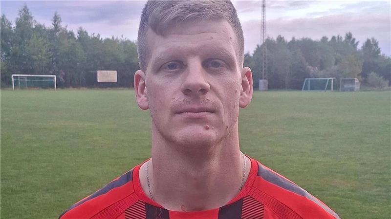 Deinste geht mit breiter Brust in den Endspurt – Hagen mit letzter Chance Agathenburgs Neuzugang Marc Kevin Biedermann bringt für die letzten Partien Landesliga- und Bezirksligaerfahrung mit.