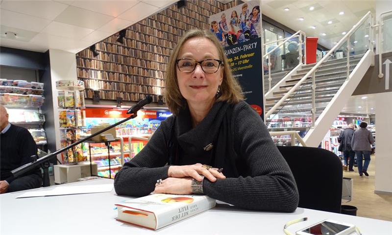Agnes Krup in der Stackmann-Buchhandlung. Foto Lepél