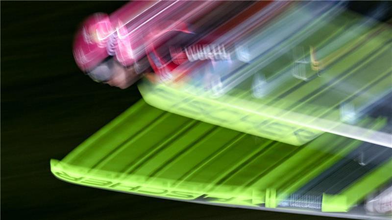 Agnes Reisch aus Deutschland springt von der Schanze in Trondheim.