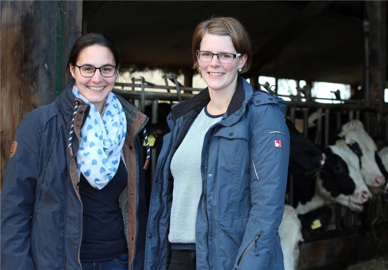 Agrarexpertinnen mit offenem Ohr für Sorgen und Nöte der Landwirtsfamilien: Annabel Bergmann (links) und Jana Wolter sind als Beraterinnen im Nordkreis im Einsatz. Foto Klempow