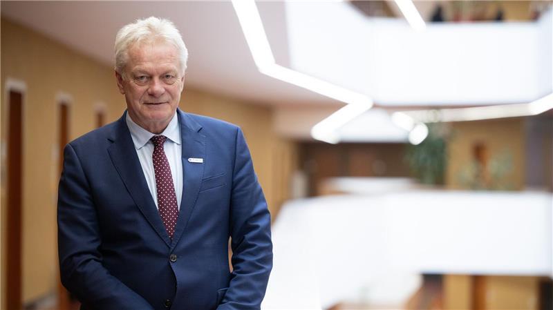 Preis-Frage bei Lebensmitteln: Wie teuer darf es sein? Agrarminister Alois Rainer (CSU) hält nichts von staatlichen Eingriffen in den Lebensmittelmarkt.