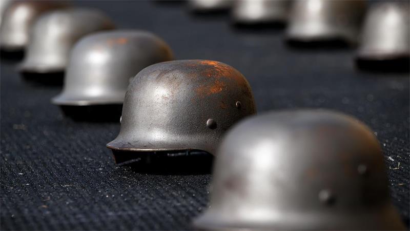 Ai Weiweis „Mushrooms“ in Sydney: Stahlhelme gegen den Krieg Ai Weiwei hofft, dass sein Werk die Menschen zum Nachdenken über Krieg und Frieden anregt.