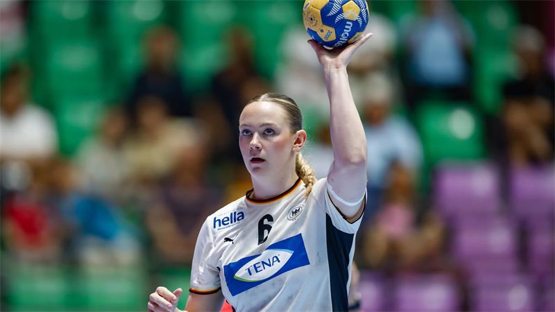 „Krasseste Erfahrung“: BSV-Spielerinnen holen mit Deutschland WM-Gold Aida Mittag vom Buxtehuder SV überzeugte gegen Dänemark mit vier Toren in der ersten Halbzeit.