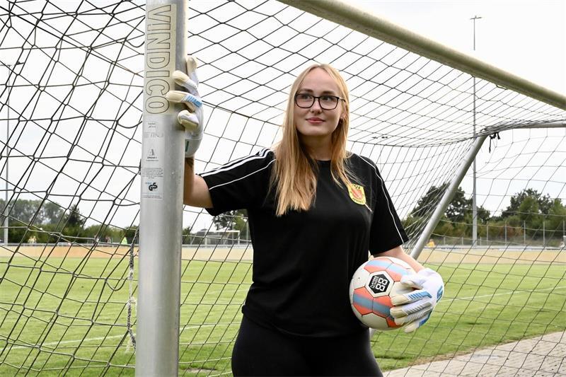 Eine Frau im Herrenfußball: Apensens Aina Kraatz geht ihren eigenen Weg Aina Kraatz hatte mit mehr Skepsis gerechnet. Doch das Gegenteil war der Fall.