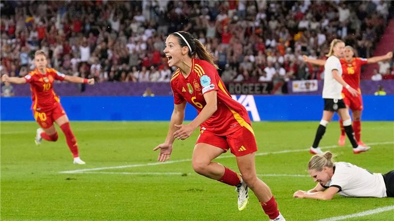 „Einfach nur Enttäuschung“: DFB-Frauen unterliegen Spanien Aitana Bonmati bejubelt ihr Siegtor euphorisch.
