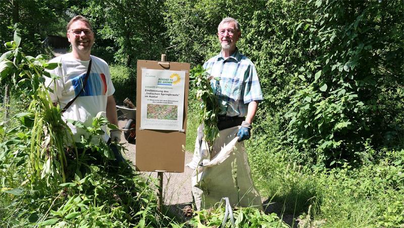 Aktive der Harsefelder Grünen: (von links) Bernd Winkelmann und Dr. Hans-Martin Kallenberger.
