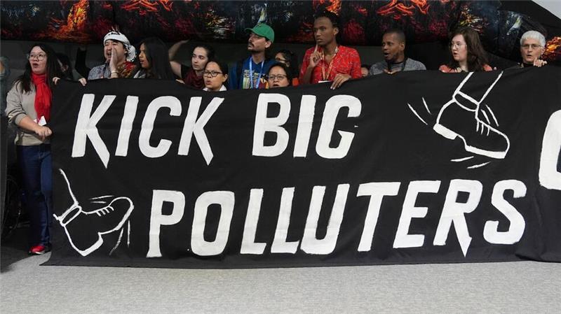 Party der Öl-Industrie? 1.700 Lobbyisten auf Klimagipfel Aktivisten kritisieren die Macht fossiler Lobbyisten.