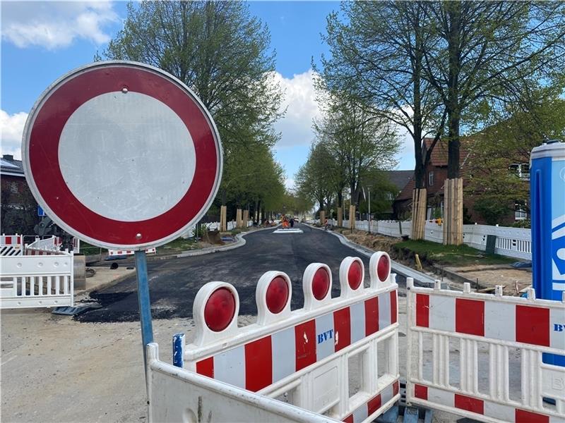 Aktuell ist bei der Sanierung der Buxtehuder Straße der zweite Bauabschnitt gerade fertig geworden. Vier weitere folgen noch. Foto: Lepél