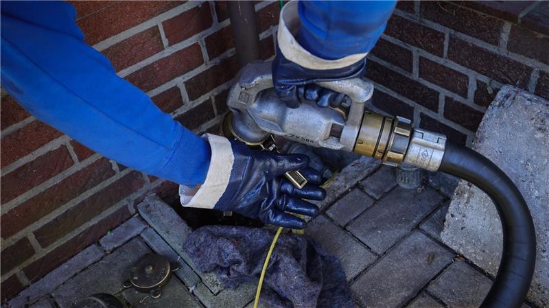 Ölpreise auf tiefsten Stand seit Jahren – Jetzt Heizöl nachtanken? Aktuell kosten 100 Liter Heizöl um die 90 Euro.