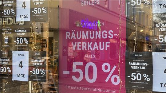 Aktuell läuft der Räumungsverkauf bei Butlers in Stade. Viel ist nicht mehr übrig.