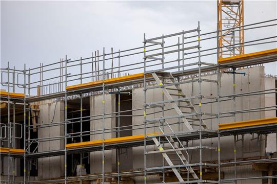 «Aktuell melden 11,9 Prozent der Unternehmen im Wohnungsbau Finanzierungsschwierigkeiten. Das ist der höchste Wert seit über 30 Jahren», teilt das Ifo-Institut mit.