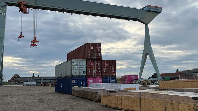 Rechtsstreit: Namik Essiz will Hamburg bei der Sietas-Werft ausbooten Aktuell nutzt ein Umschlagsunternehmen das Werftgelände.