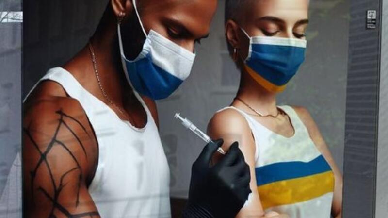 Aufregung um gefälschte Corona-Plakate Aktuell verbreitet sich etwa dieses gefälschte Plakat einer Impfkampagne in den sozialen Netzwerken.