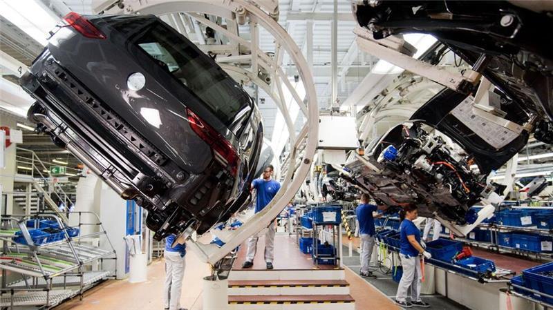 Kreise: VW prüft Verlagerung von Golf-Produktion nach Mexiko Aktuell wird der Golf für den weltweiten Markt nur am Konzernsitz in Niedersachsen hergestellt. (Archivbild)
