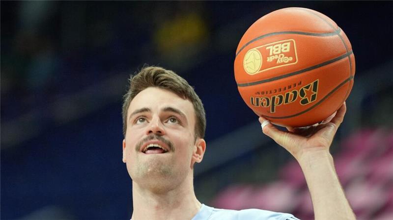 Polizei vor Alba-Spiel gegen Maccabi: Schutz in jeder Phase Albas Co-Kapitän Jonas Mattisseck versucht, sich auf das Sportliche zu fokussieren.