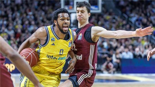 Albas Topscorer beim Sieg gegen die Bayern: Sterling Brown (l).