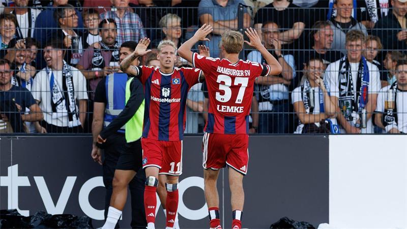 16-Jähriger trifft: HSV zieht in zweite Pokalrunde ein Albert Grönbaek traf doppelt für die Rothosen.