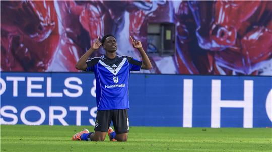 Albert Sambi Lokonga jubelt nach dem Treffer zum 1:1.