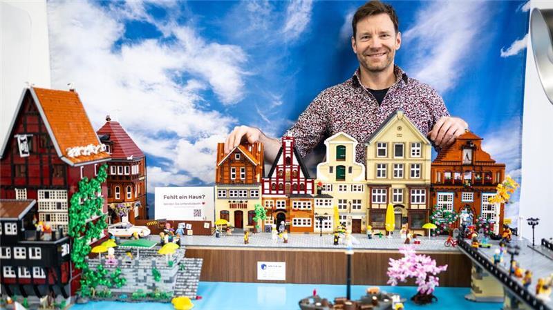 Lüneburger Rathaus in Lego – Künstler baut Heimatstadt Albrecht ist eigentlich Webdesigner.