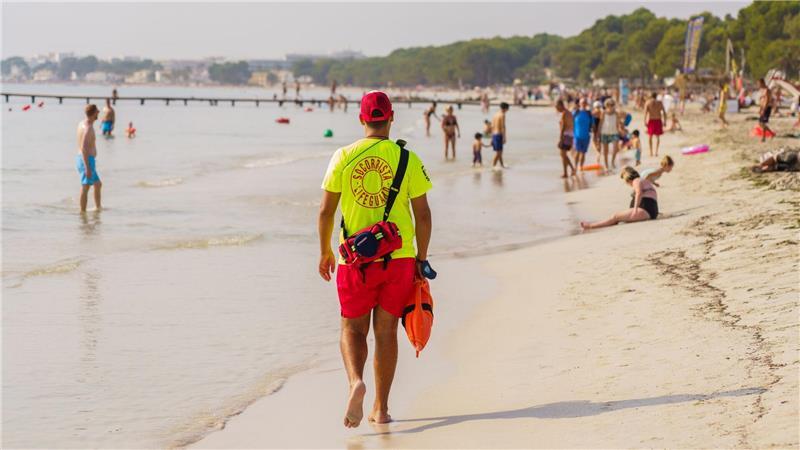 Alcudia im Nordosten der Insel ist eigentlich ein ruhigerer Ort Mallorcas. (Archivbild)