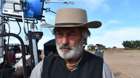 Alec Baldwin in seinem Kostüm am Set von „Rust“.