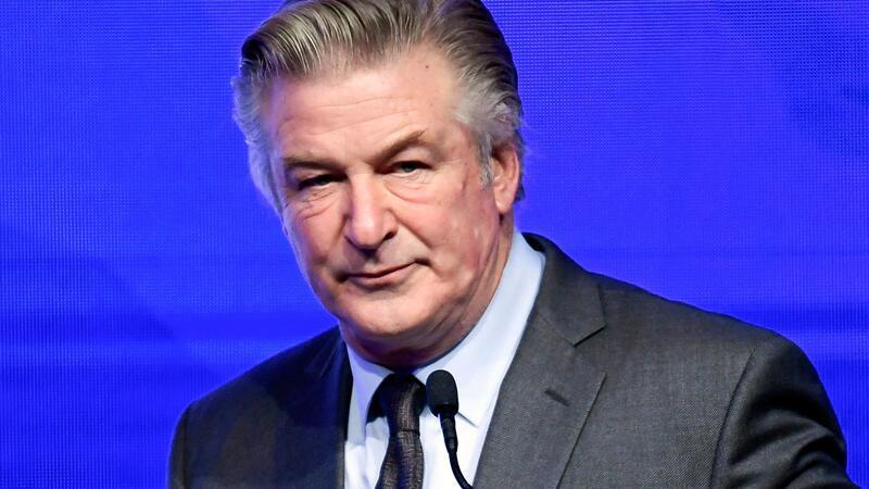 Alec Baldwin vor Gericht - Prozess um fahrlässige Tötung Alec Baldwin wehrt den Vorwurf von fahrlässiger Tötung ab