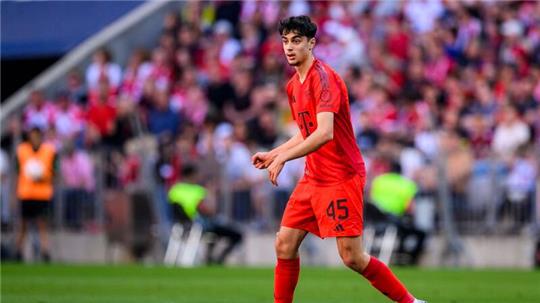 Aleksandar Pavlovic verlängerte seinen Vertrag beim FC Bayern bis 2029.