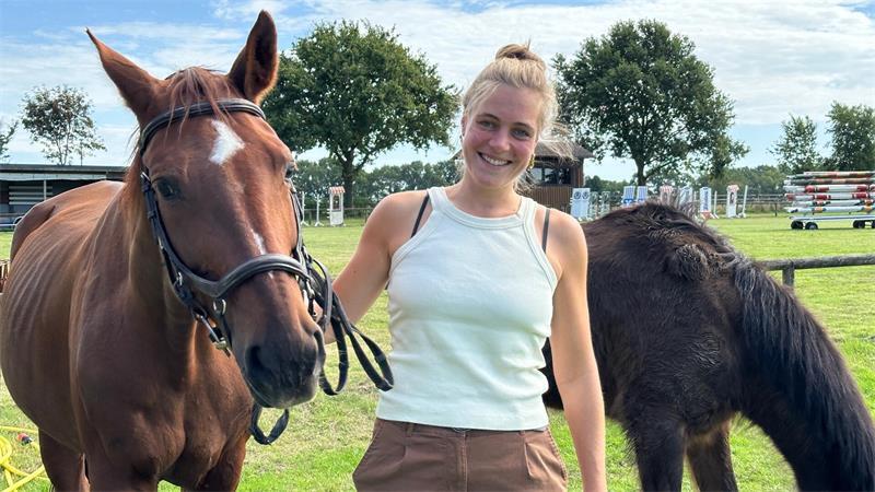 Alena Hartlef organisiert die Stader Reittage. Ihr Pferd Erna war früher selbst auf Turnieren unterwegs - heute genießt es seine Rente.
