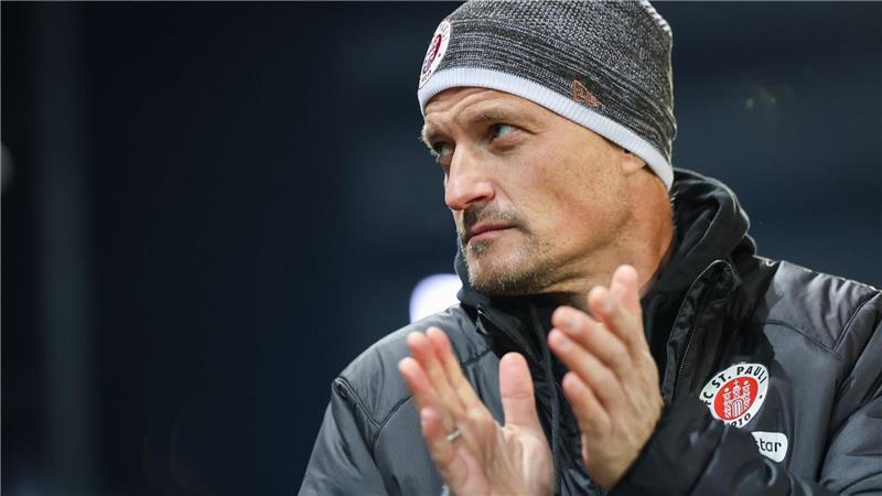 Alexander Blessin bleibt auch nach schwachen Ergebnissen Trainer beim FC St. Pauli.
