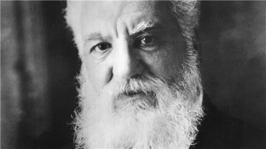 Alexander Graham Bell setzte sich in einem Patentkrimi um die Erfindung des Telefons mit technischem Genie und juristischer Skrupellosigkeit durch.