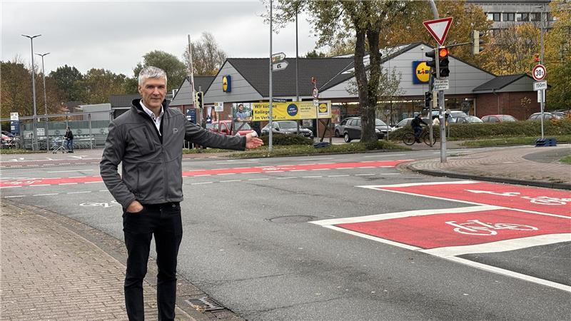 Radfahrer aufgepasst: So funktioniert Stades neue Fahrradampel Alexander Pitkowski hält die neuen Flächen für Radfahrer für sinnlos und gefährlich.