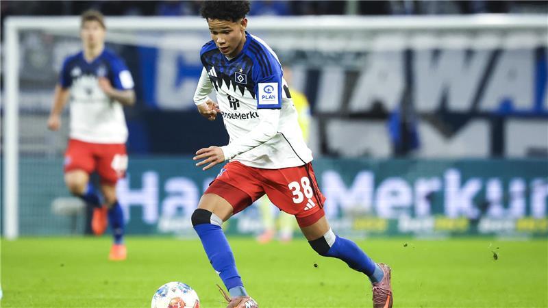 Alexander Rossing-Lelesiit (Hamburger SV) in Aktion.