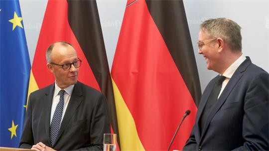Alexander Schweitzer soll ins Kabinett von Kanzler Merz aufrücken. (Archivbild)