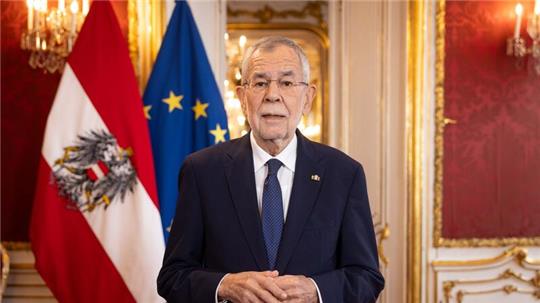 Alexander Van der Bellen spricht zum Nationalfeiertag in der Präsidentschaftskanzlei in Wien. In Moldau kam es zu einem tierischen Zwischenfall.