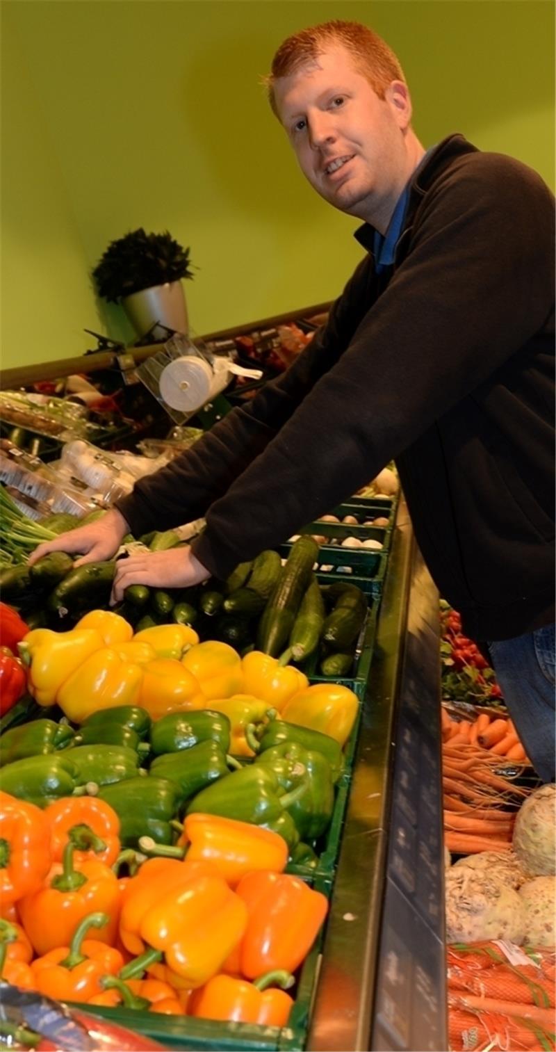 Alexander Wehrs kümmert sich um Obst und Gemüse.