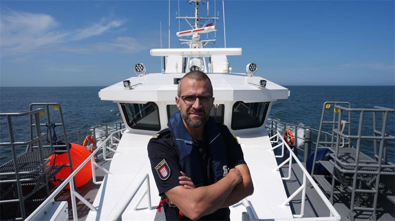 Das Revier der Wasserschutzpolizei reicht über Stade bis in die Nordsee Alexander Wiegleb kam über die Bundesmarine zur Seefahrt. (Archivbild)