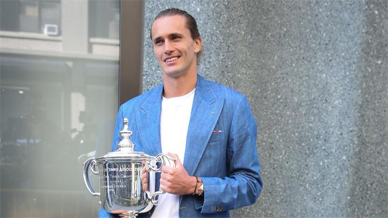 „Ewige Balltippen“: Becker fordert neue Regel wegen Zverev Alexander Zverev am Tag nach seinem US-Open-Triumph