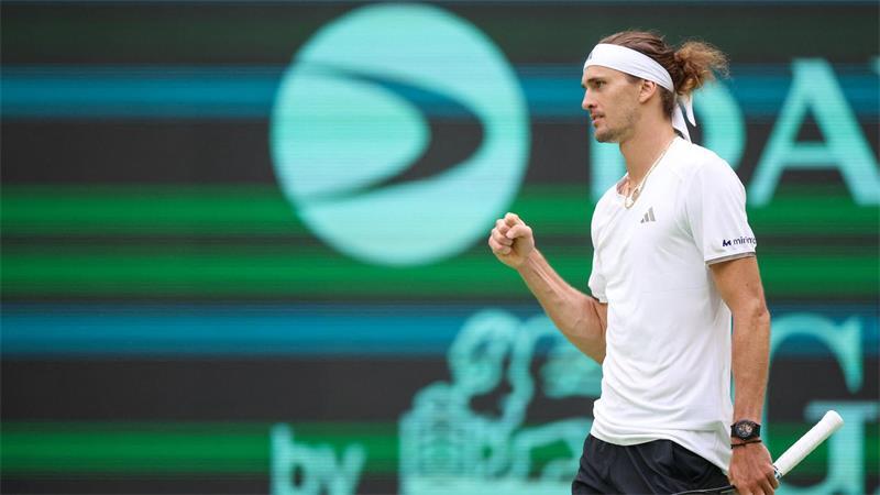 Sport am Wochenende: Bayern feiern in Tracht, Zverev jubelt Alexander Zverev bejubelt den Sieg gegen Kroatien im Davis Cup.