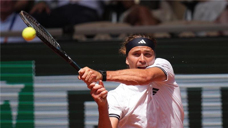 Eiskalt zum Hitzestart: Zverev in Runde zwei von Paris Alexander Zverev bekam es bei den French Open mit einem Lokalmatadoren zu tun.