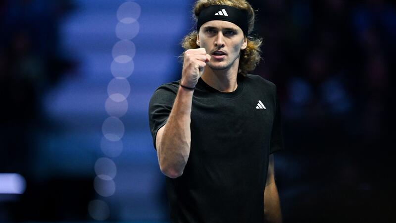 Alexander Zverev besiegte Carlos Alcaraz bei den ATP-World Tour Finals.