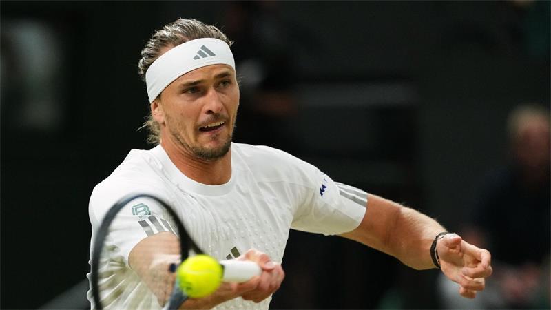 Sperrstunde: Zverev spielt Achtelfinale am Dienstag fertig Alexander Zverev entschied die ersten beiden Sätze gegen Lehecka für sich.