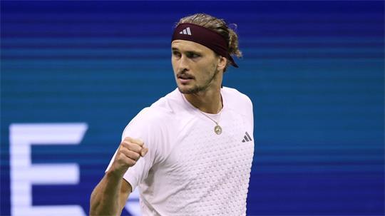Alexander Zverev feiert den Halbfinaleinzug. 