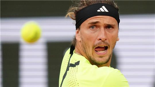 Alexander Zverev fliegt in Paris im Viertelfinale raus.