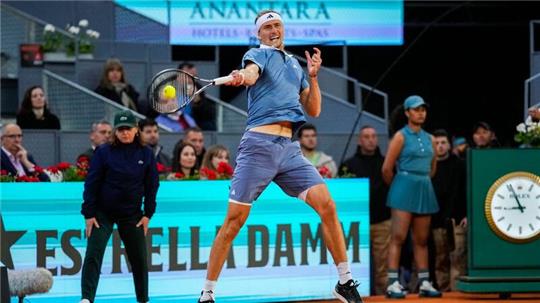 Alexander Zverev gewann in Madrid gegen Borna Coric souverän 6:3, 6:2.