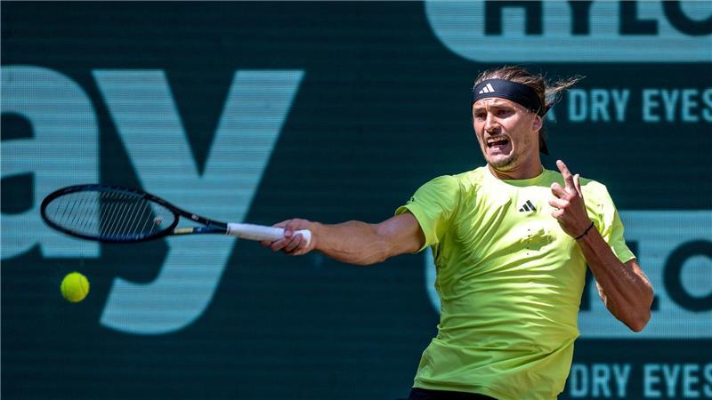 Großer Kampf reicht nicht: Zverev verpasst Finale in Halle Alexander Zverev hat den Einzug ins Halle-Finale verpasst.