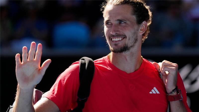 Shirt ausziehen: Fans bringen Sieger Zverev in Verlegenheit Alexander Zverev hatte nach seinem Drittrundensieg viel zu lachen