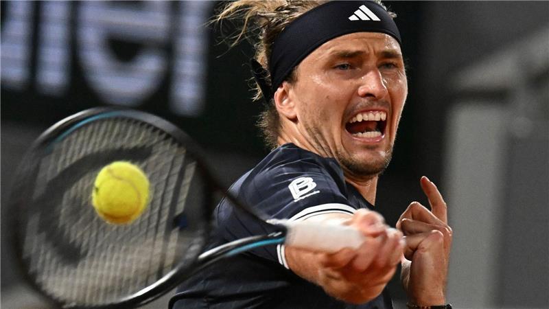 Alexander Zverev in Aktion gegen Quentin Halys bei den French Open.