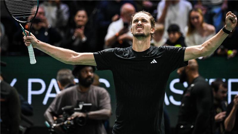 Bilder des Tages Alexander Zverev jubelt nach seinem Sieg gegen Camilo Ugo Carabelli in Paris.